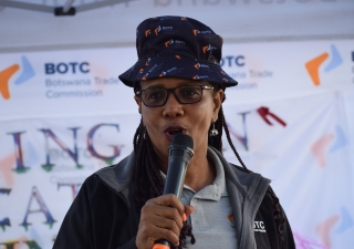 In its ongoing efforts to impact the community through enhanced food security and environmental conservation, the Botswana Trade Commission (BOTC) today launched a Community Support Initiative at Manyana Primary School. This initiative aligns with the Governmentβs priority area on social development.